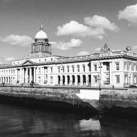 アパート Centre Apts *