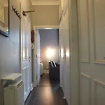 Centre Apts *