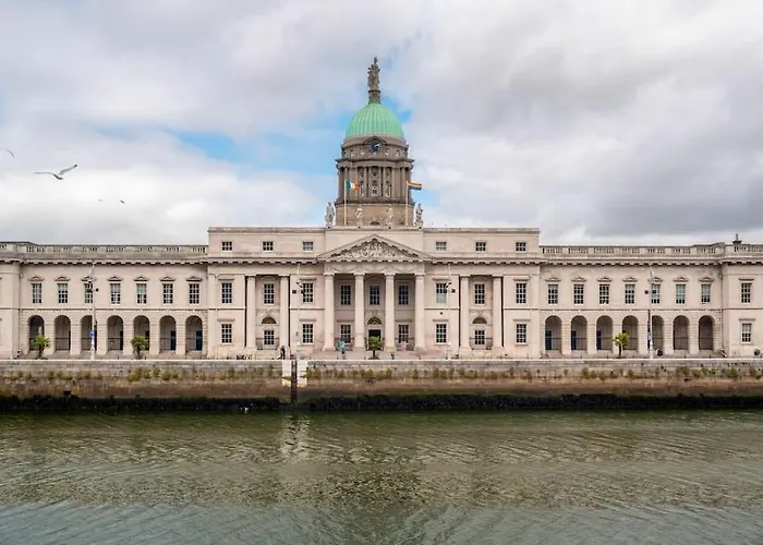 דירה Centre Apts