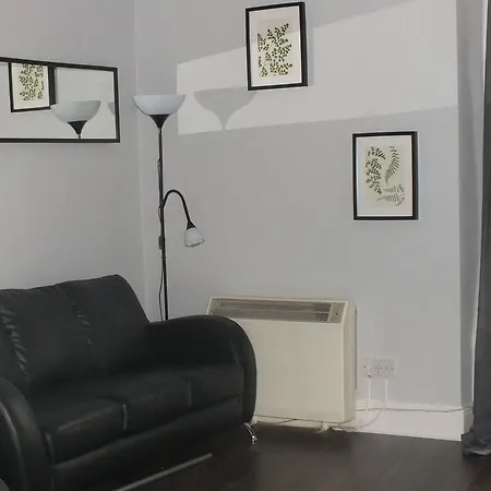 Centre Apts *